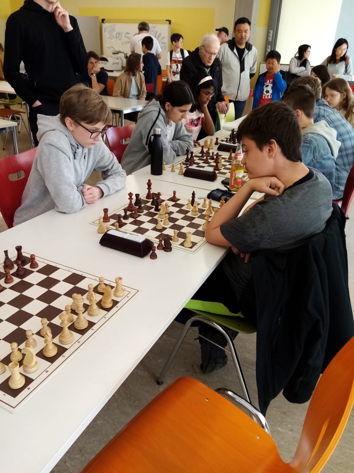 Silas Bösl (links), Evin Yakut (links, mittig) und Evelin Bako (rechts) in der Altersgruppe U14